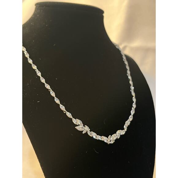 Swarovski Swan Signed Luxury Crystal All Around Princess Necklace - Picture 3 of 4